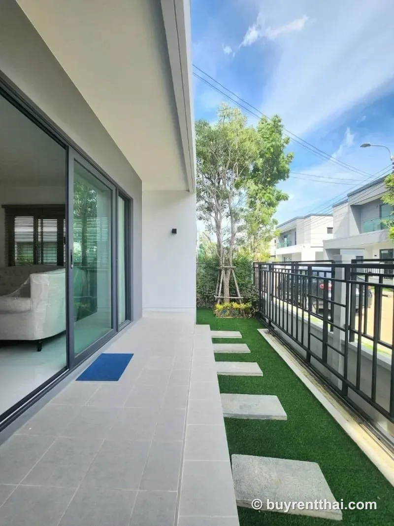 For sale, with existing tenant. Brand new house, Centro Bangna, near Mega Bangna. Bang Phli Samut Prakan 2