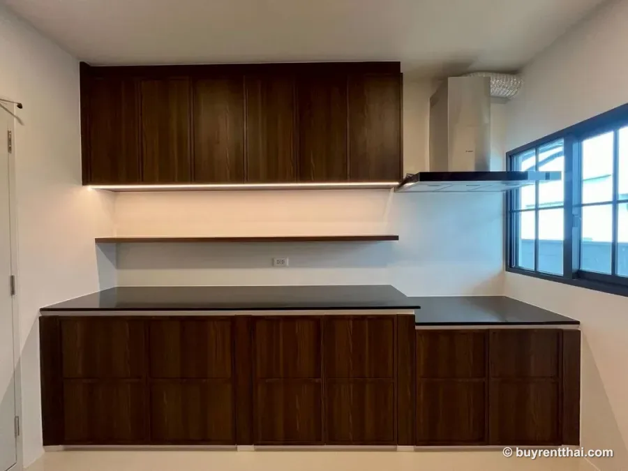 Detached house with 4 bedrooms, 5 bathrooms, 2 living rooms, 1 dining room, 1 maid's room, and 3 parking spaces. Bang Kaeo Bang Phli Samut Prakan 2