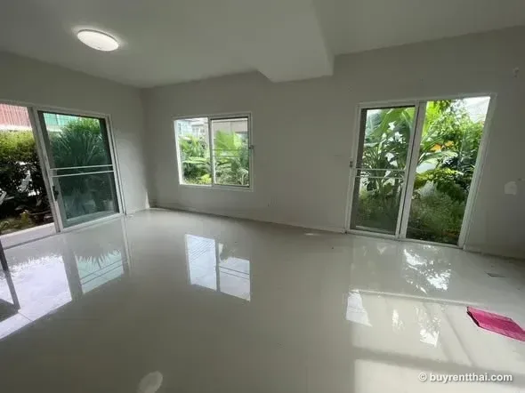 Don't miss the chance to own a house in a prime location at the best value! Sala Thammasop Thawi Watthana Bangkok 2